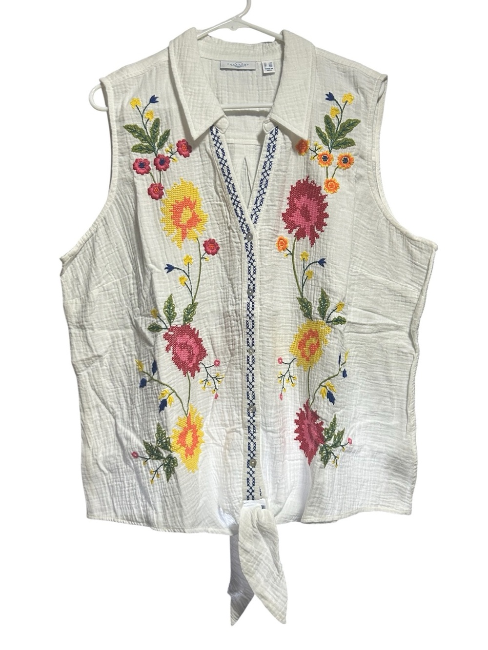 NWOT Passport by Susan Graver 100% cotton White Embroidered Tie-Front Top